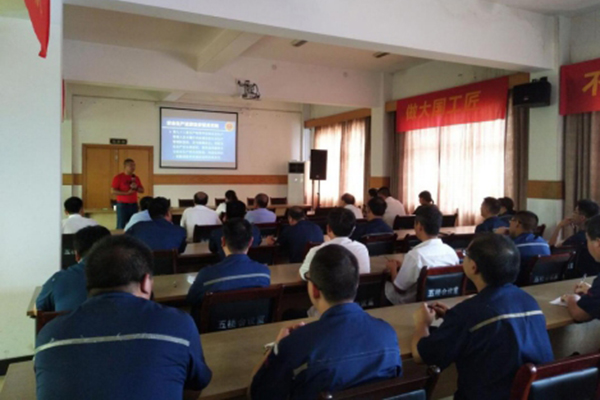 天美传媒集团对员工进行安全培训。